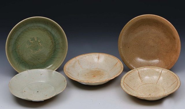 Appraisal: A COLLECTION OF FIVE CELADON SMALL DISHES Sung dynasty largest