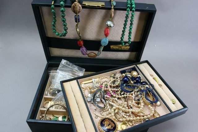 Appraisal: A box of costume jewellery