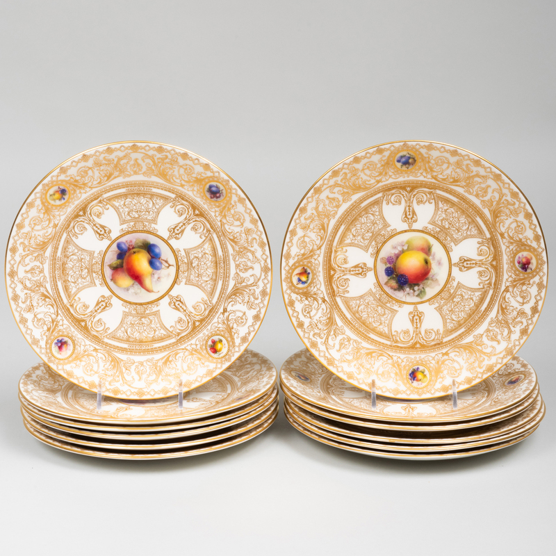 Appraisal: Set of Twelve Worcester Gilt-Decorated Dessert Plates Puce printed mark