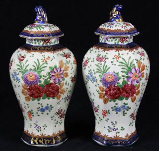 Appraisal: Two Chinese Export Porcelain Vases Pair of Chinese export porcelain