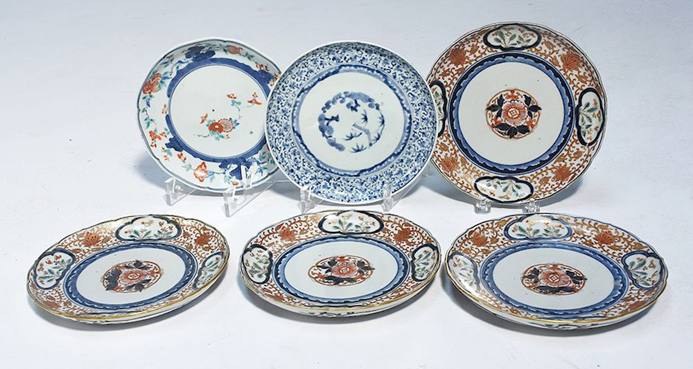 Appraisal: Six early th C Imari plates Six early th C