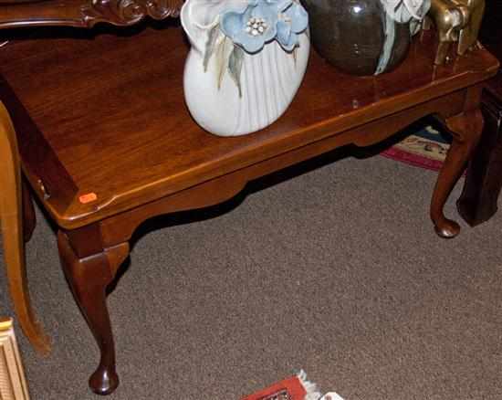 Appraisal: Queen Anne style mahogany coffee table Estimate - No condition