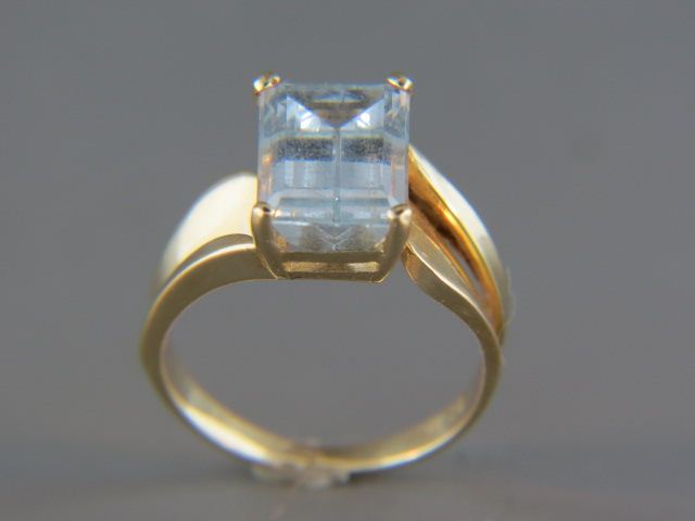 Appraisal: Aquamarine Ring fine carat rectangular gem in k yellow gold