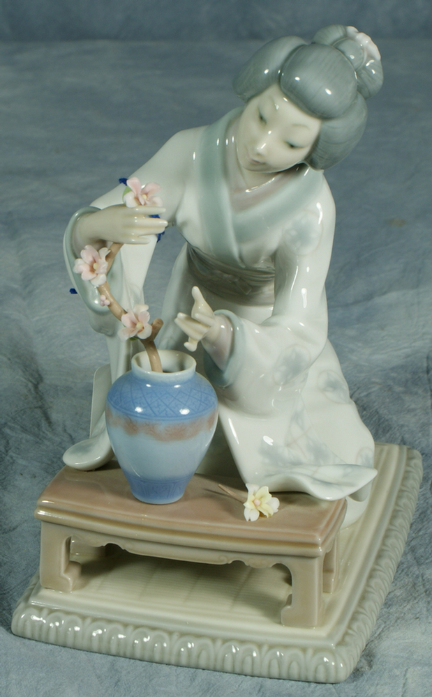 Appraisal: Lladro figurine Geisha girl with flowers flower on platform missing