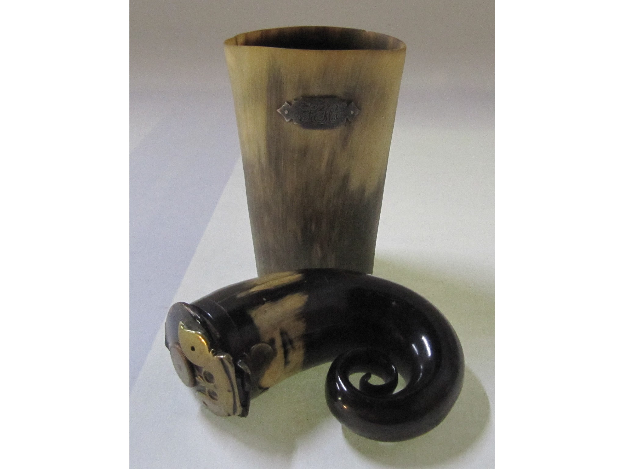 Appraisal: A lot comprising a horn cup and a horn snuff