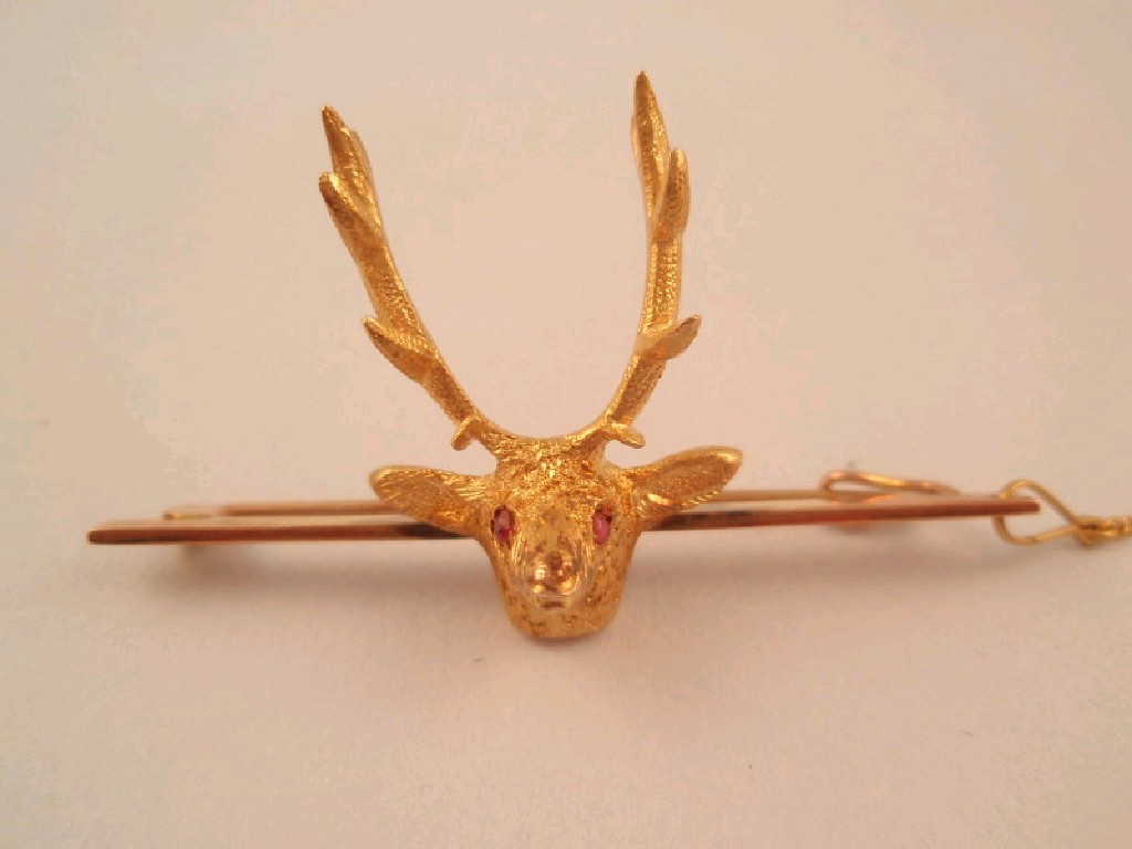 Appraisal: A bar brooch stamped ct with attached stags head with