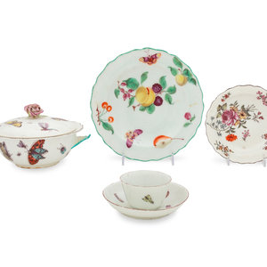 Appraisal: Five Chelsea Porcelain Articles comprising two plates of varying sizes