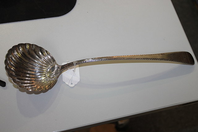 Appraisal: A GEORGIAN SILVER LADLE in the Old English pattern with