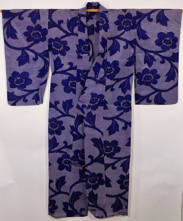 Appraisal: JAPANESE FLORAL PURPLE SILK YUKATA ROBE Japan - th CenturyHand