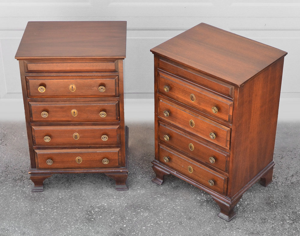 Appraisal: PAIR TH CENTURY MAHOGANY NIGHTSTANDS Each with drawers brass pulls