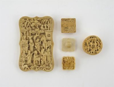 Appraisal: A Chinese Canton ivory cardcase carved with figures and animals