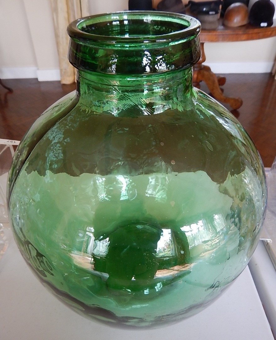 Appraisal: A Viresa green glass carbuoy