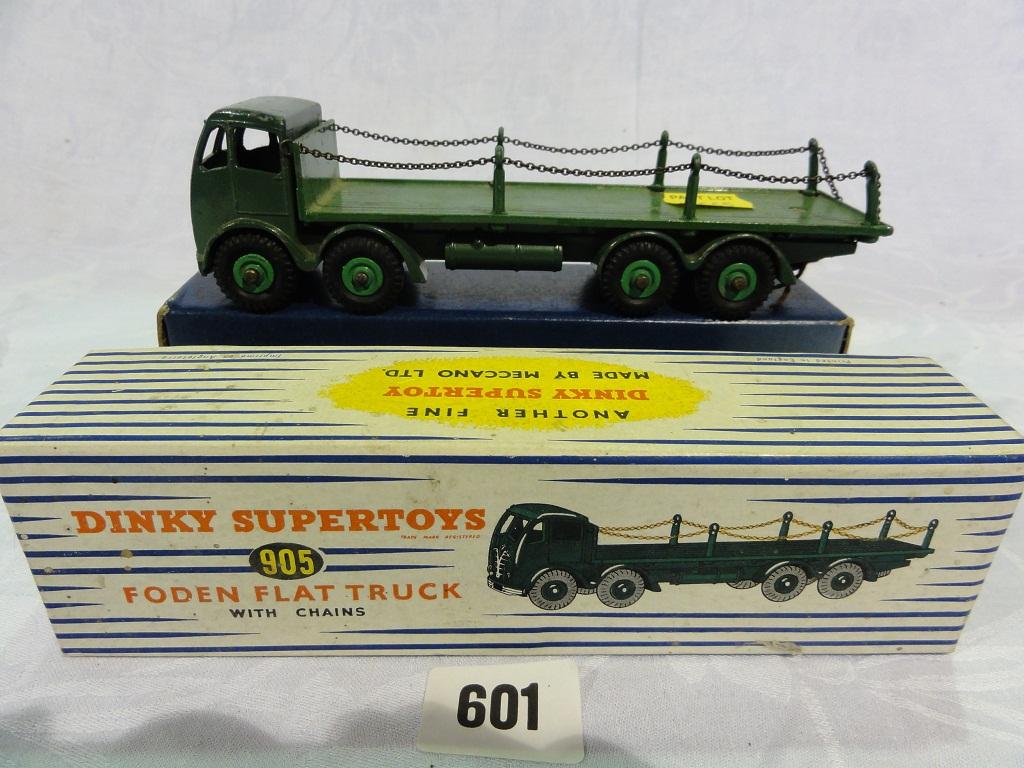 Appraisal: A Dinky Super Toys Fodden flat truck with chains in