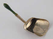 Appraisal: A Georgian silver shovel caddy spoon with stained ivory handle