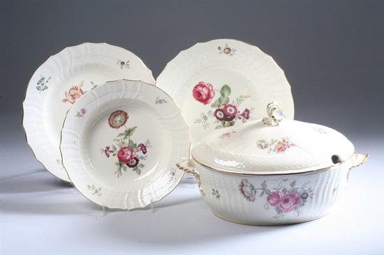 Appraisal: -PIECE ROYAL COPENHAGEN PORCELAIN DINNER SERVICE Frijsenborg pattern Including twelve