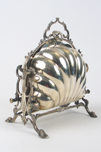 Appraisal: A VICTORIAN SILVER PLATED DOUBLE SHELL-SHAPED BISCUIT BOX Each side