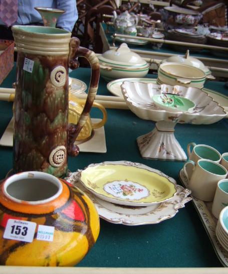 Appraisal: A quantity of ceramics including a Clarice Cliff plate in