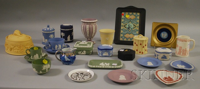 Appraisal: Twenty-five Modern Wedgwood Ceramic Items Provenance Sold to benefit the