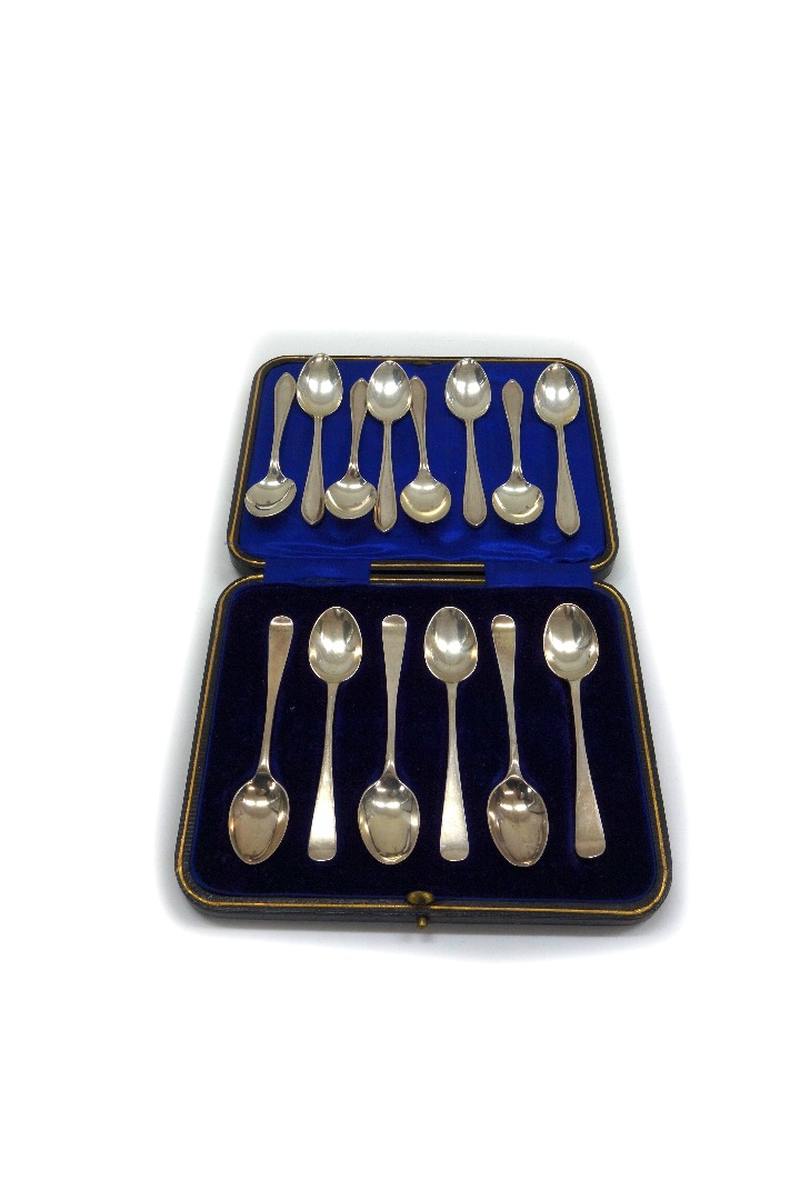 Appraisal: A set of eight Sandringham pattern silver coffee spoons Emile