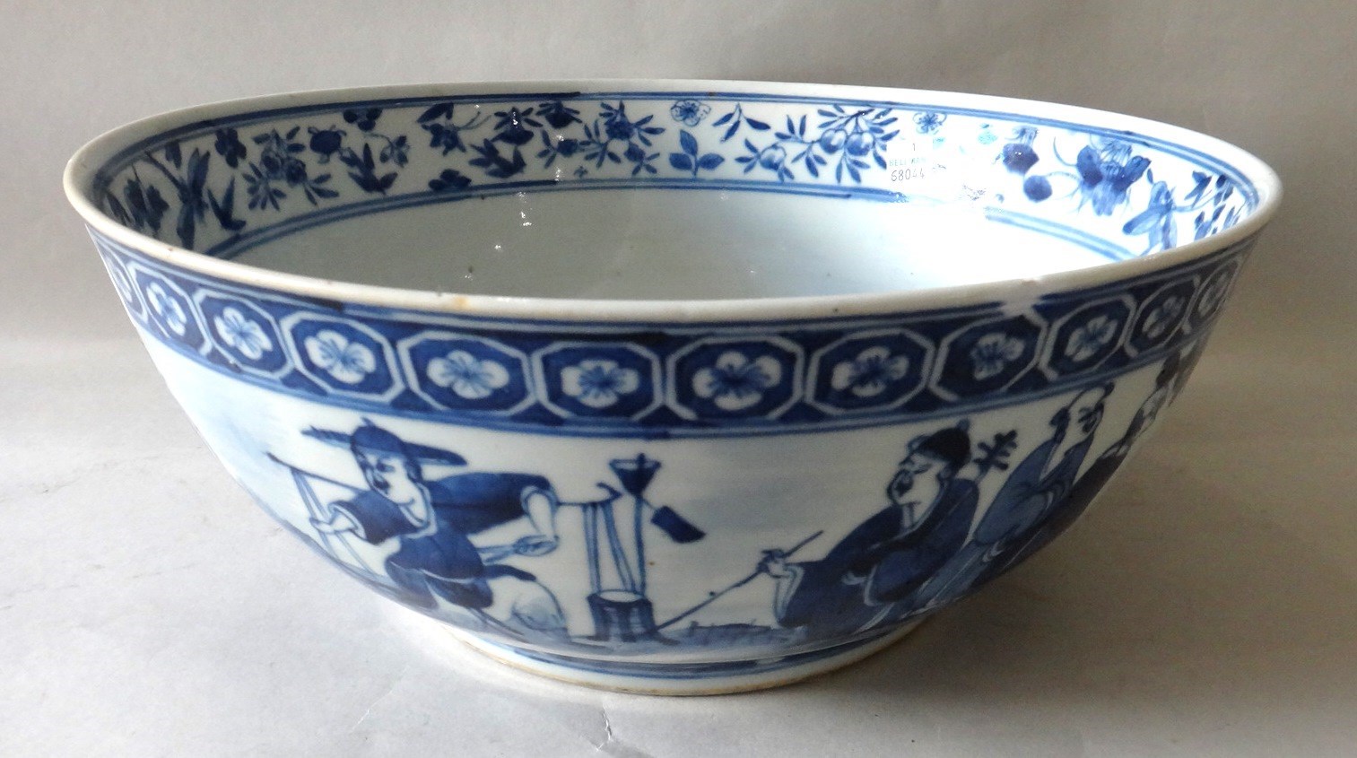 Appraisal: A Chinese blue and white porcelain bowl late th th