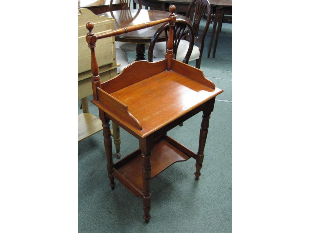 Appraisal: Mahogany washstand