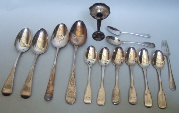 Appraisal: Silver comprising a small vase six fiddle pattern teaspoons Exeter