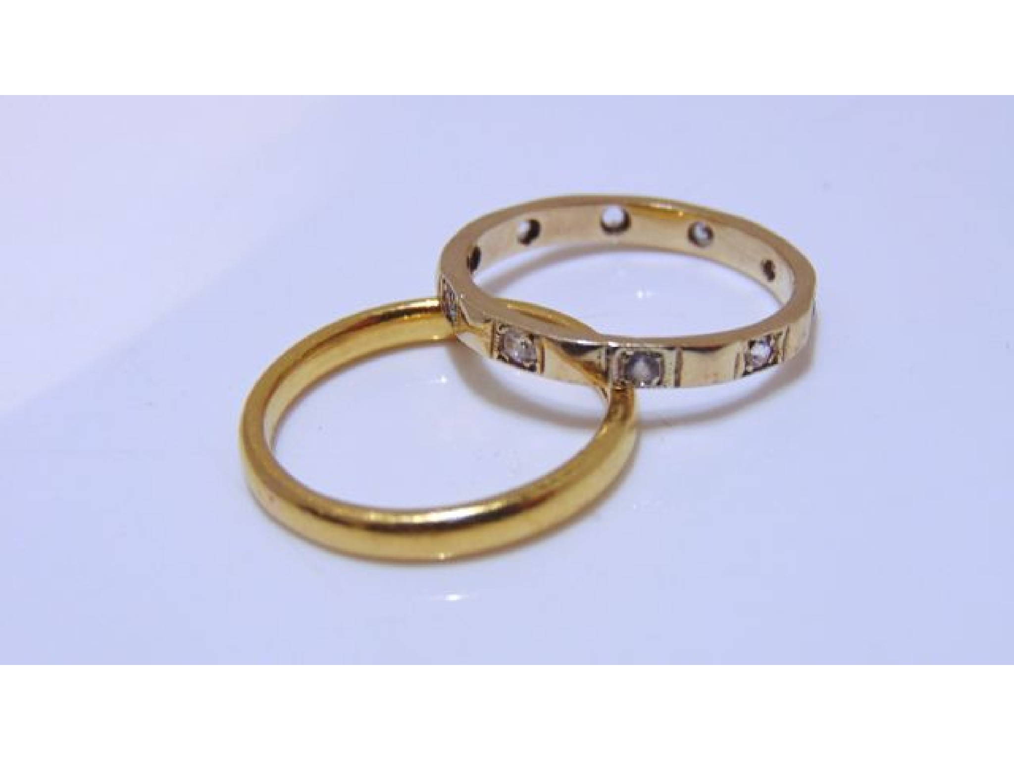 Appraisal: A ct gold wedding band g size M and a