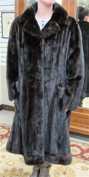 Appraisal: LADY'S DARK BROWN MINK COAT Fabriani label Paris Rome mid