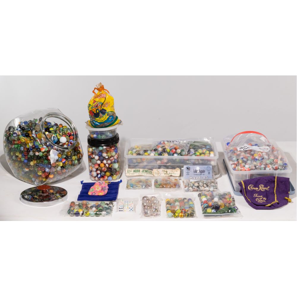 Appraisal: MARBLES ASSORTMENTOver pounds of marbles including clear swirls and opaque