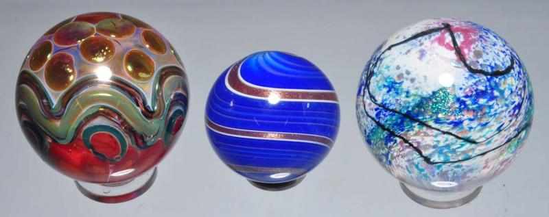 Appraisal: Lot of Devi Howard Murray Marbles Description Includes one Shanti