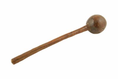 Appraisal: A Fiji throwing club ula with an incised grip in