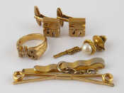 Appraisal: A pair of yellow metal tests carat gold cufflinks and