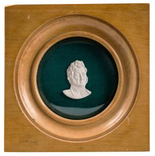 Appraisal: A RUSSIAN BISQUE CAMEO OF A MILITARY FIGURE A RUSSIAN