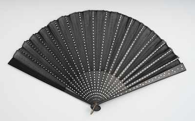 Appraisal: An Oversized Victorian Fan An impressive fan of gossamer black