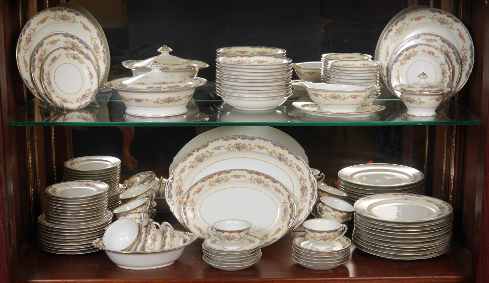 Appraisal: OCCUPIED JAPAN HIRA FINE CHINA Approx pieces to include dinner