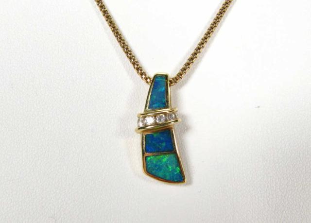 Appraisal: K Yellow Gold Opal and Diamond Necklace with ct diamond