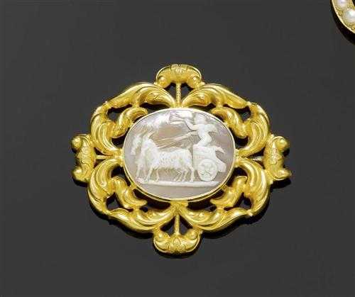 Appraisal: LOT TWO CAMEO BROOCHES th century Yellow gold Decorative brooch