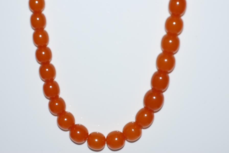 Appraisal: A STRAND OF AMBER BEADS A STRAND OF AMBER BEADS