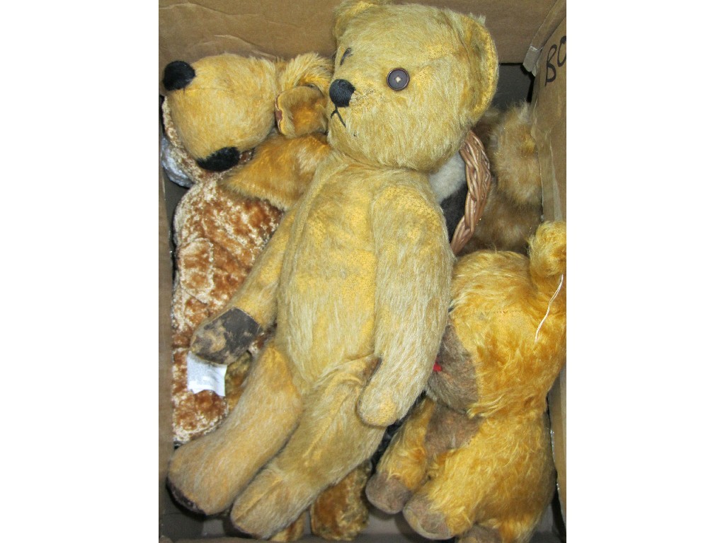 Appraisal: Box of soft toys