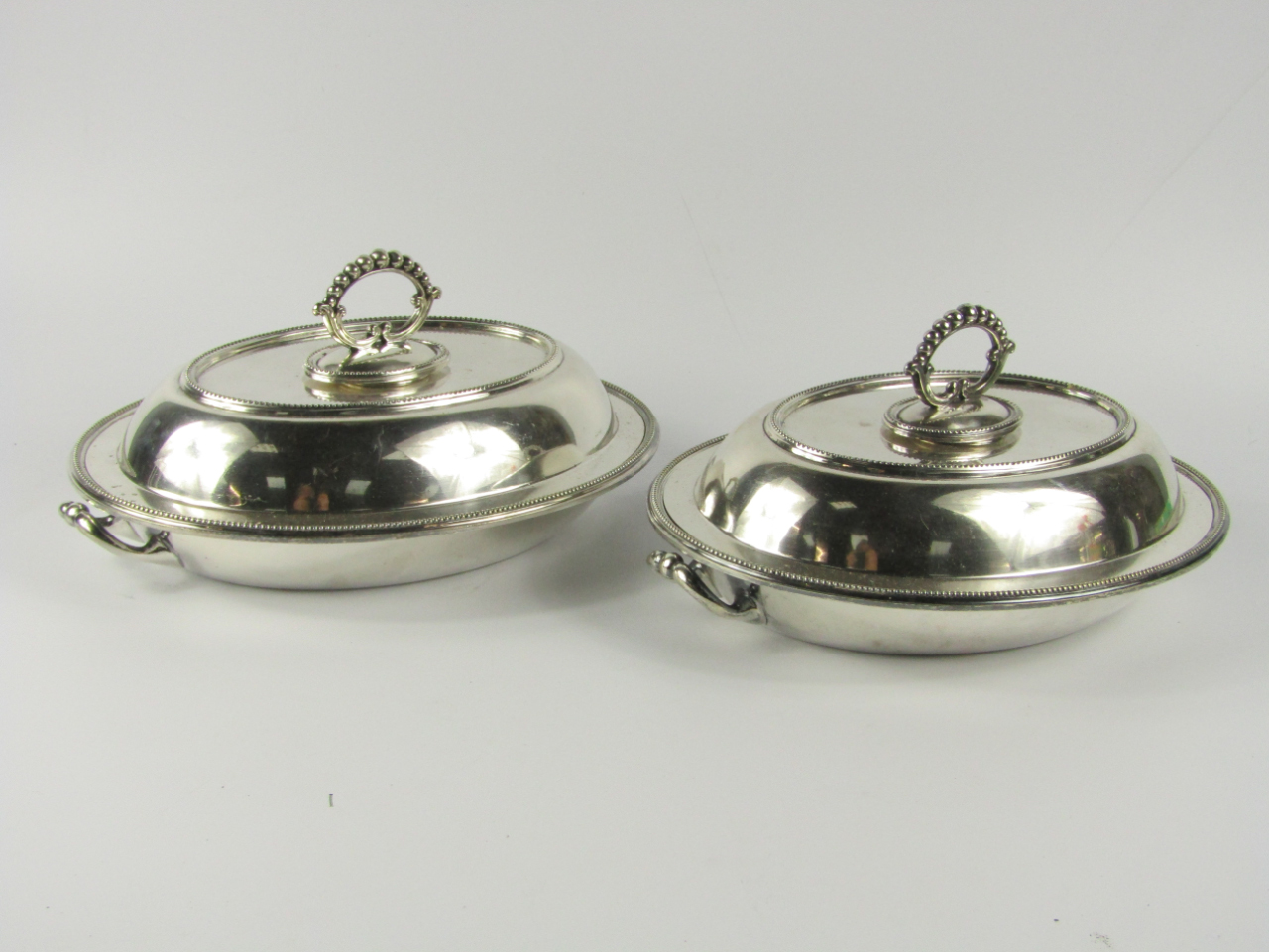 Appraisal: A pair of silver plated oval entree dishes by Walker