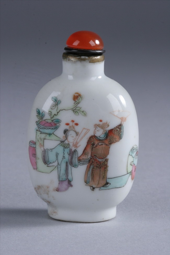 Appraisal: CHINESE FAMILLE ROSE PORCELAIN SNUFF BOTTLE th century Figures in