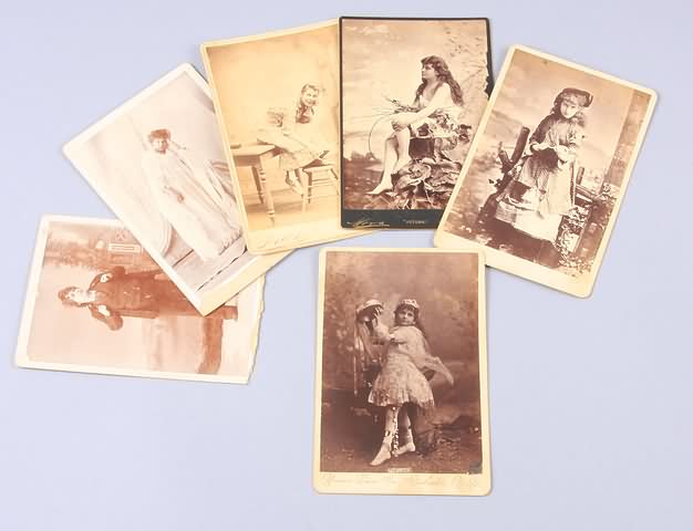 Appraisal: Grouping of cabinet card photographs of various theatrical performers by