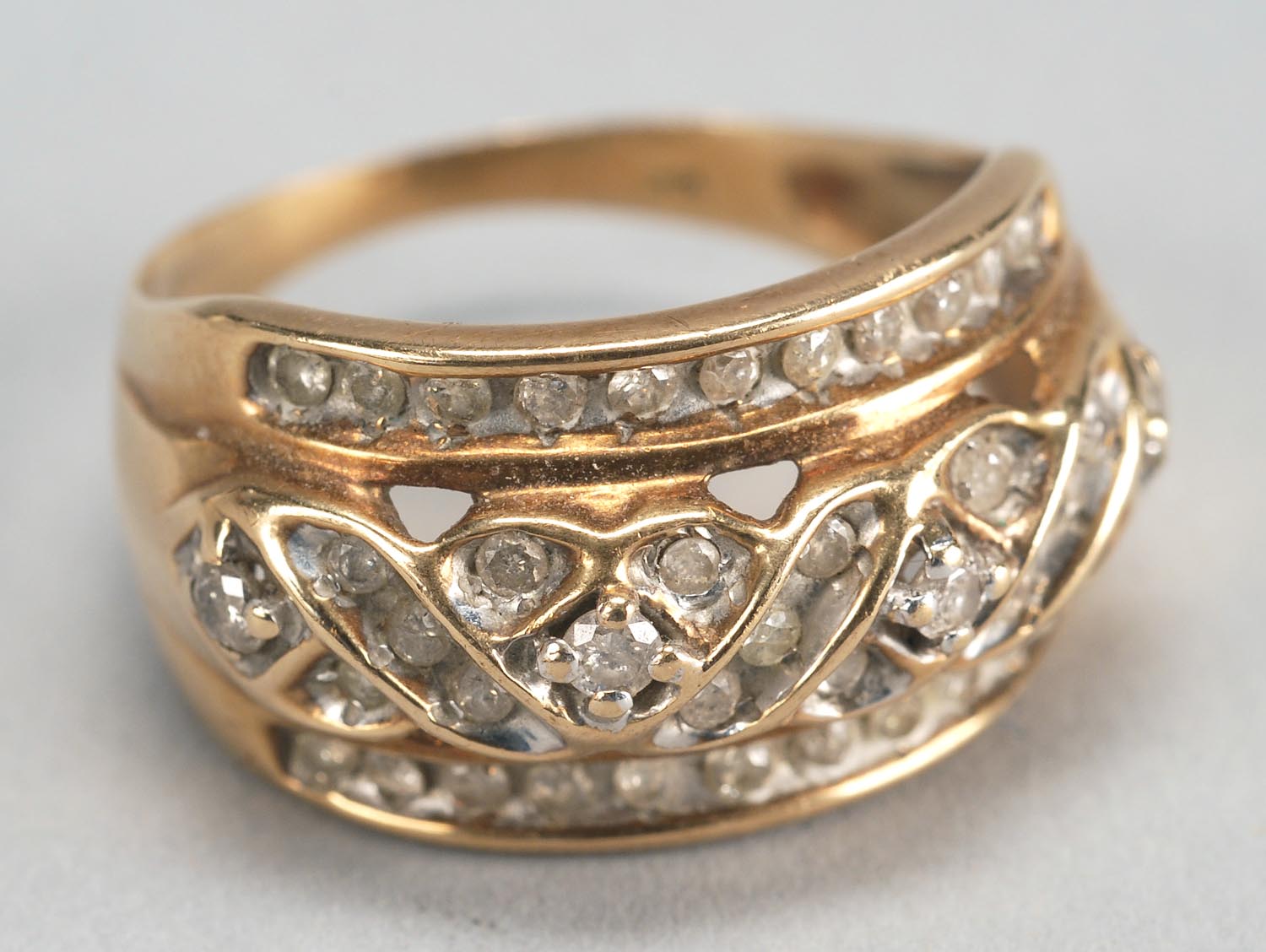 Appraisal: KT YELLOW GOLD AND DIAMOND COCKTAIL RING With tiny diamonds