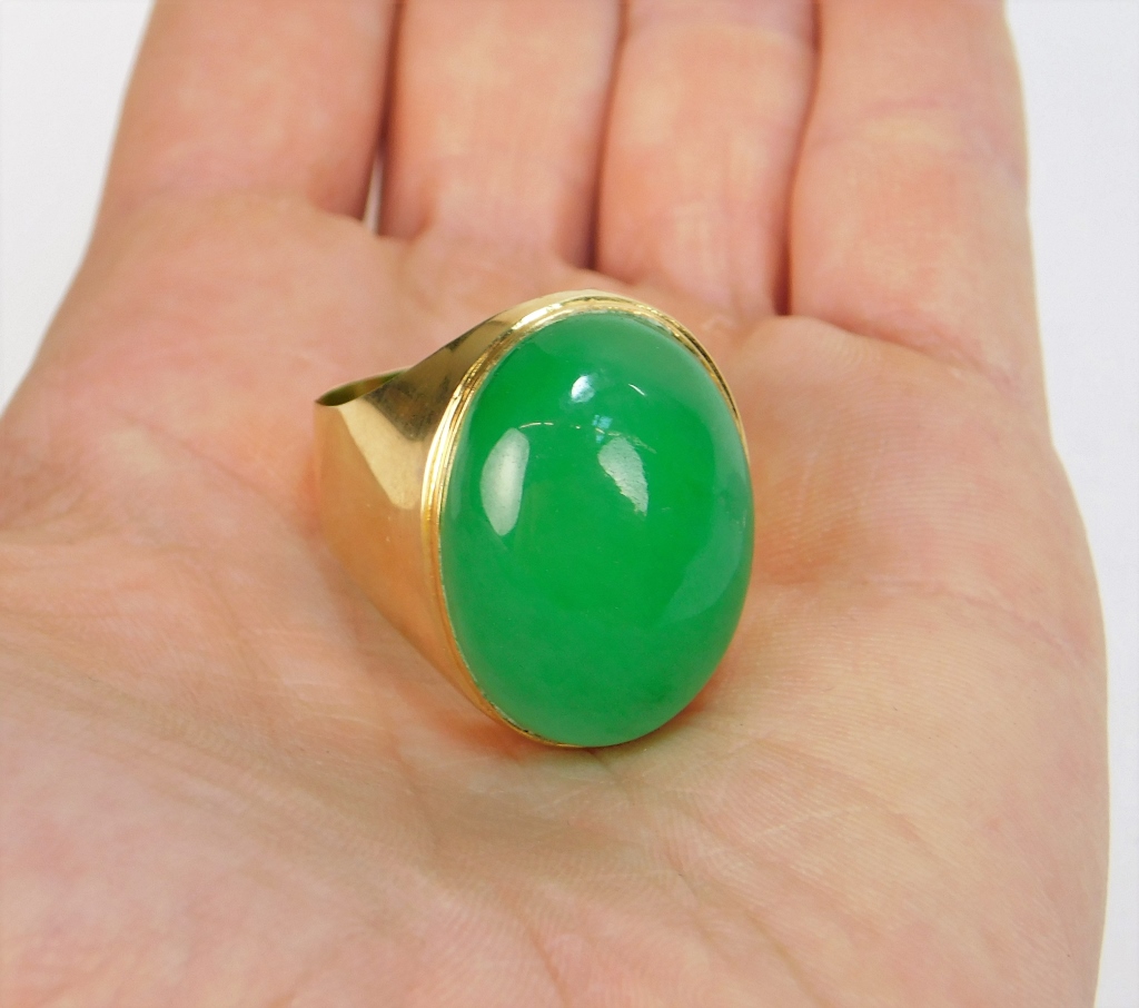 Appraisal: CHINESE K GOLD APPLE GREEN JADEITE RING China th CenturyLarge