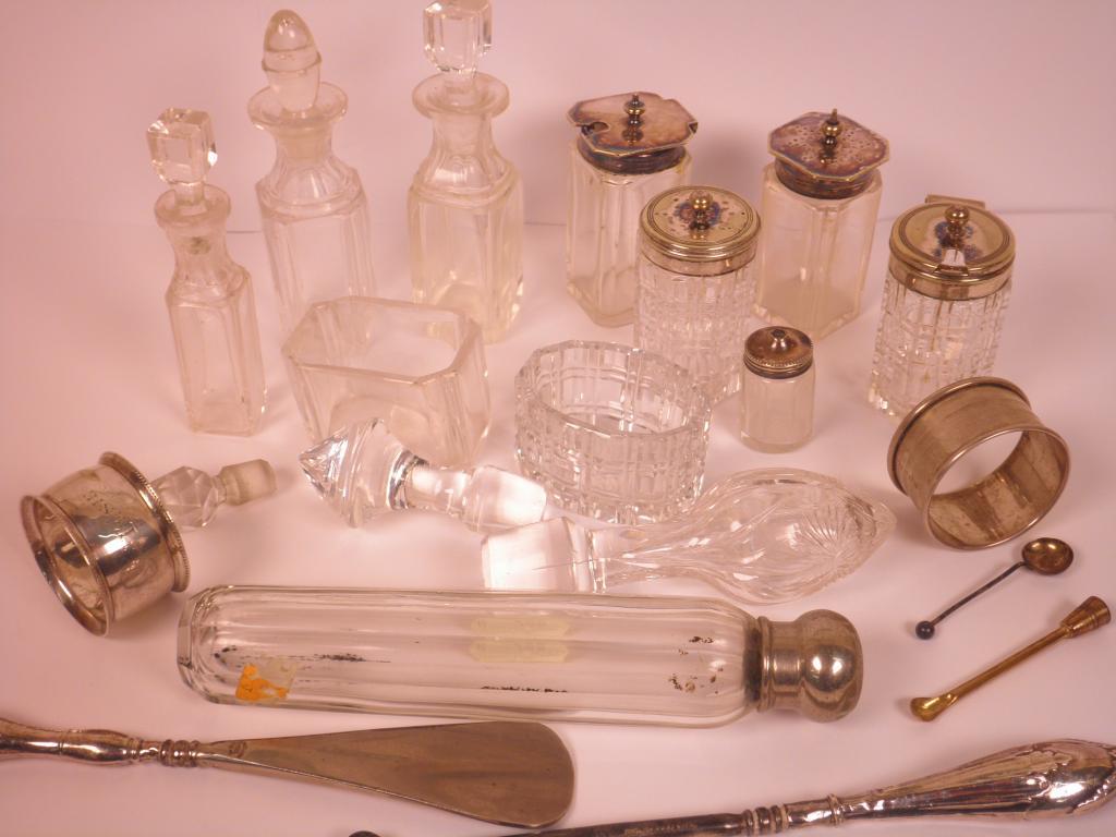 Appraisal: A quantity of cut glass scent bottles some with plated