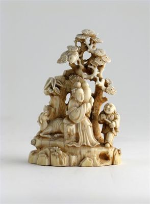 Appraisal: A small Chinese ivory carving depicting a lady holding a