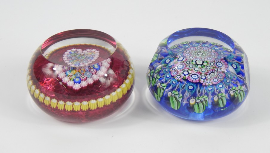 Appraisal: A Perthshire glass paperweight with a heart shaped millefiori design