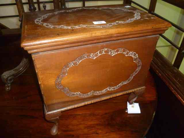 Appraisal: AN EASTERN HARDWOOD STORAGE BOX with rising lid on cabriole