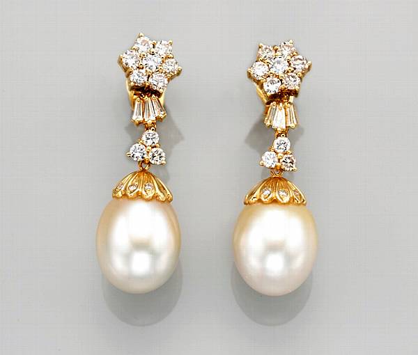 Appraisal: A pair of South Sea cultured pearl diamond and eighteen