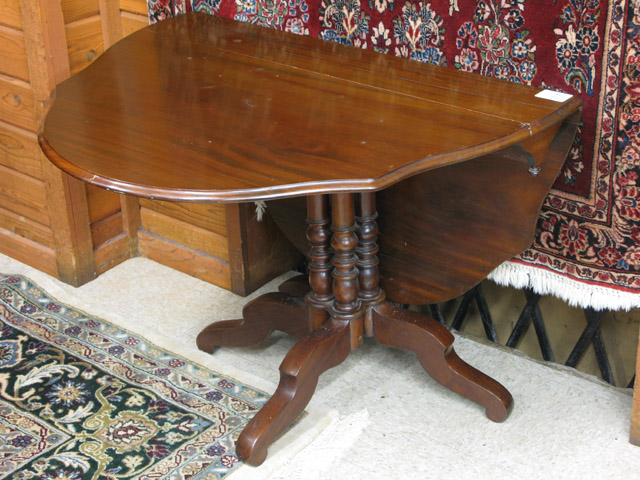 Appraisal: A VICTORIAN MAHOGANY DROP-LEAF SUTHERLAND TABLE English th century the